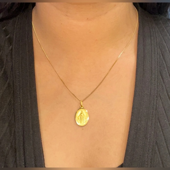 Jewelry - 10k Yellow Solid Gold (12.5mm) Miraculous Medal Oval Pendant.